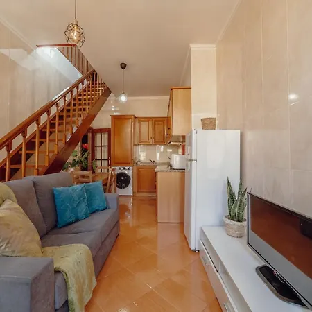 Downtown Flores Duplex By Homing Apartment